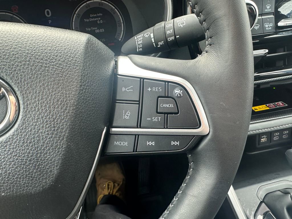 Certified 2025 Toyota Highlander XSE AWD/4WD image 23
