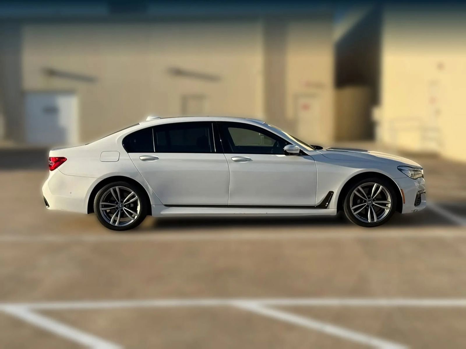 Used 2016 BMW 740i image 10