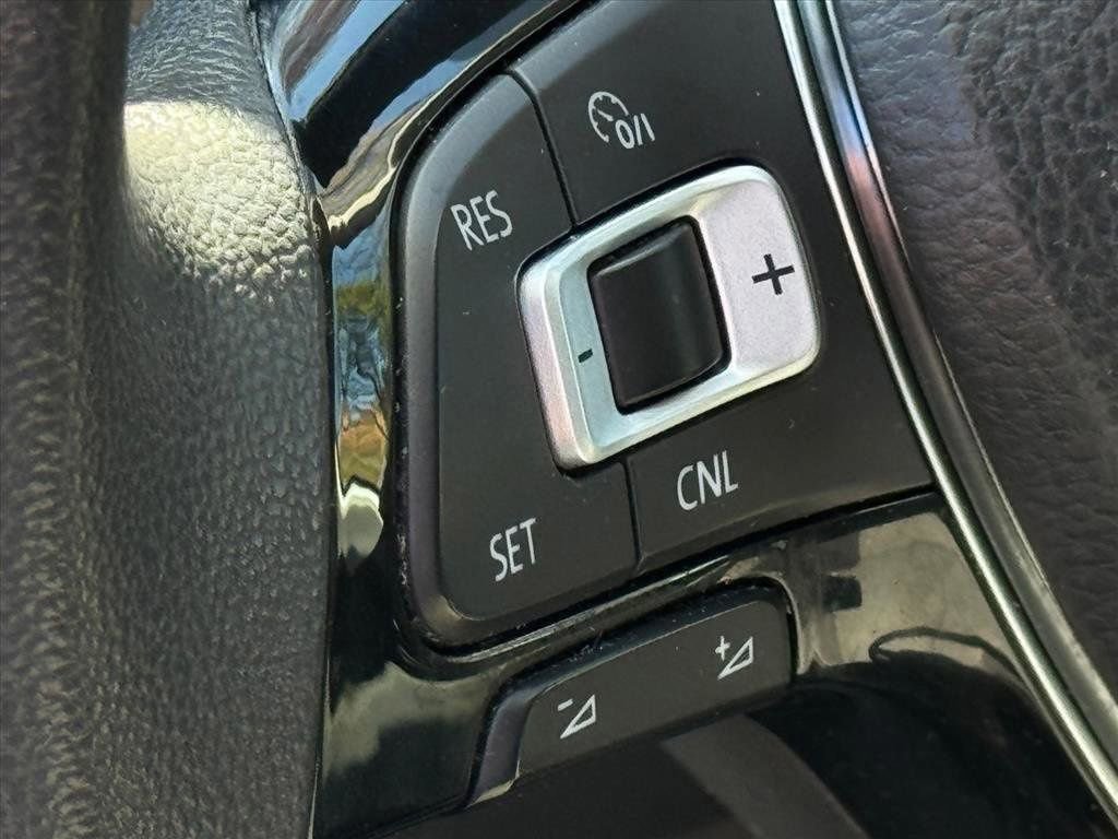 Used 2018 Volkswagen Tiguan S image 21