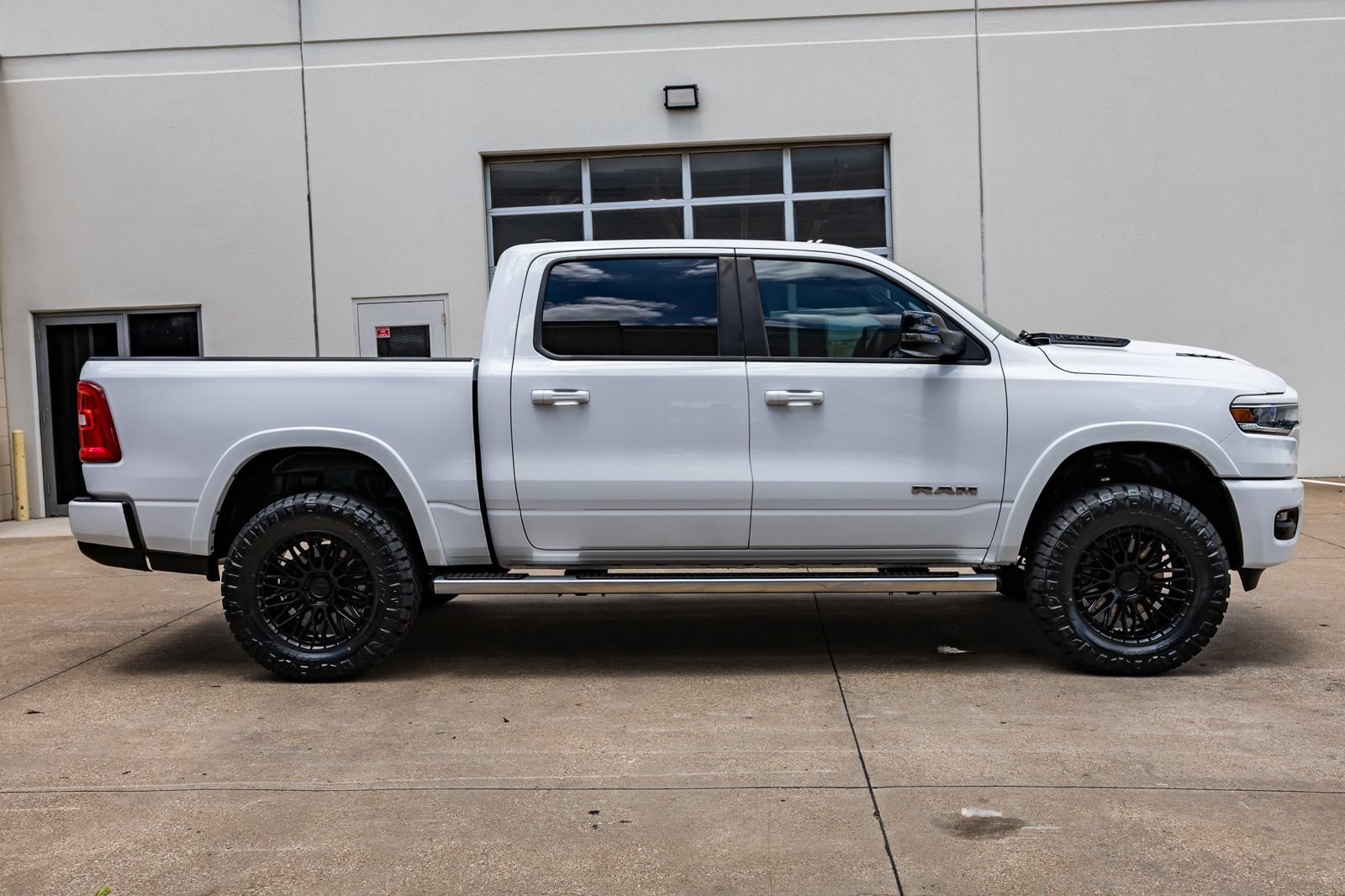 Used 2025 RAM 1500 Laramie w/ Sport Appearance Package AWD/4WD image 11