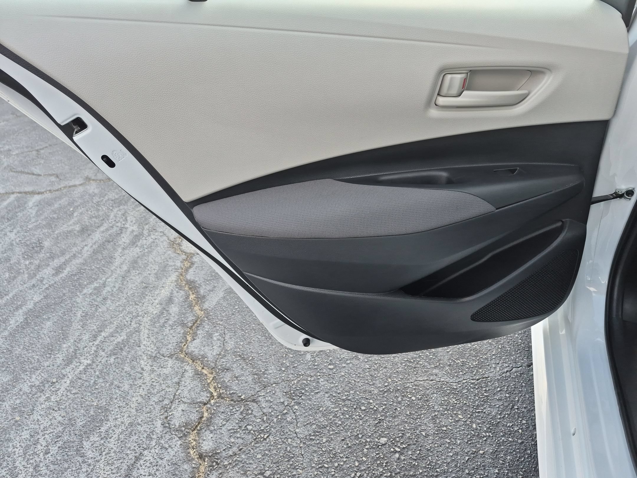 Used 2025 Toyota Corolla LE FWD image 27