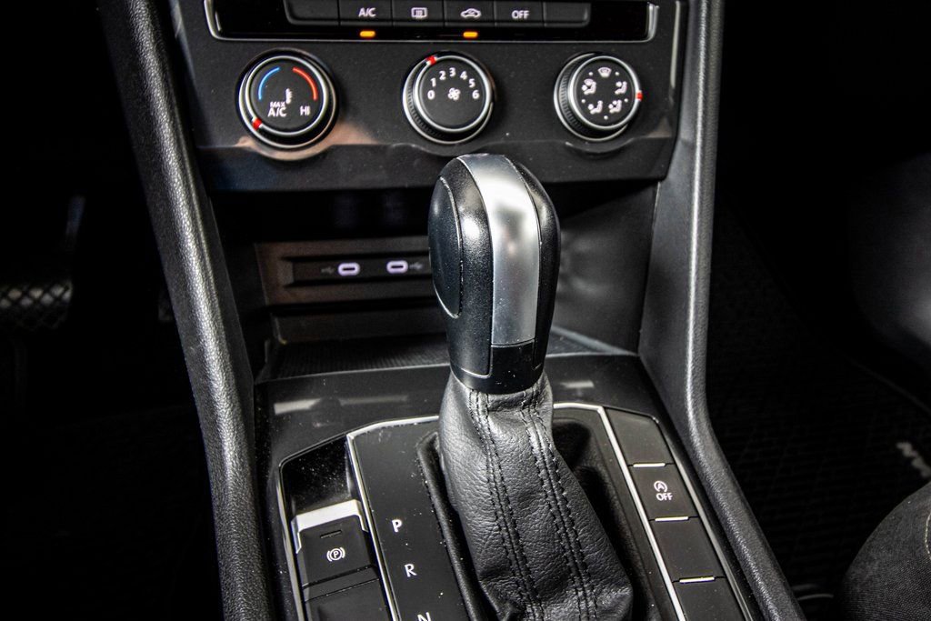 Certified 2020 Volkswagen Tiguan S image 32