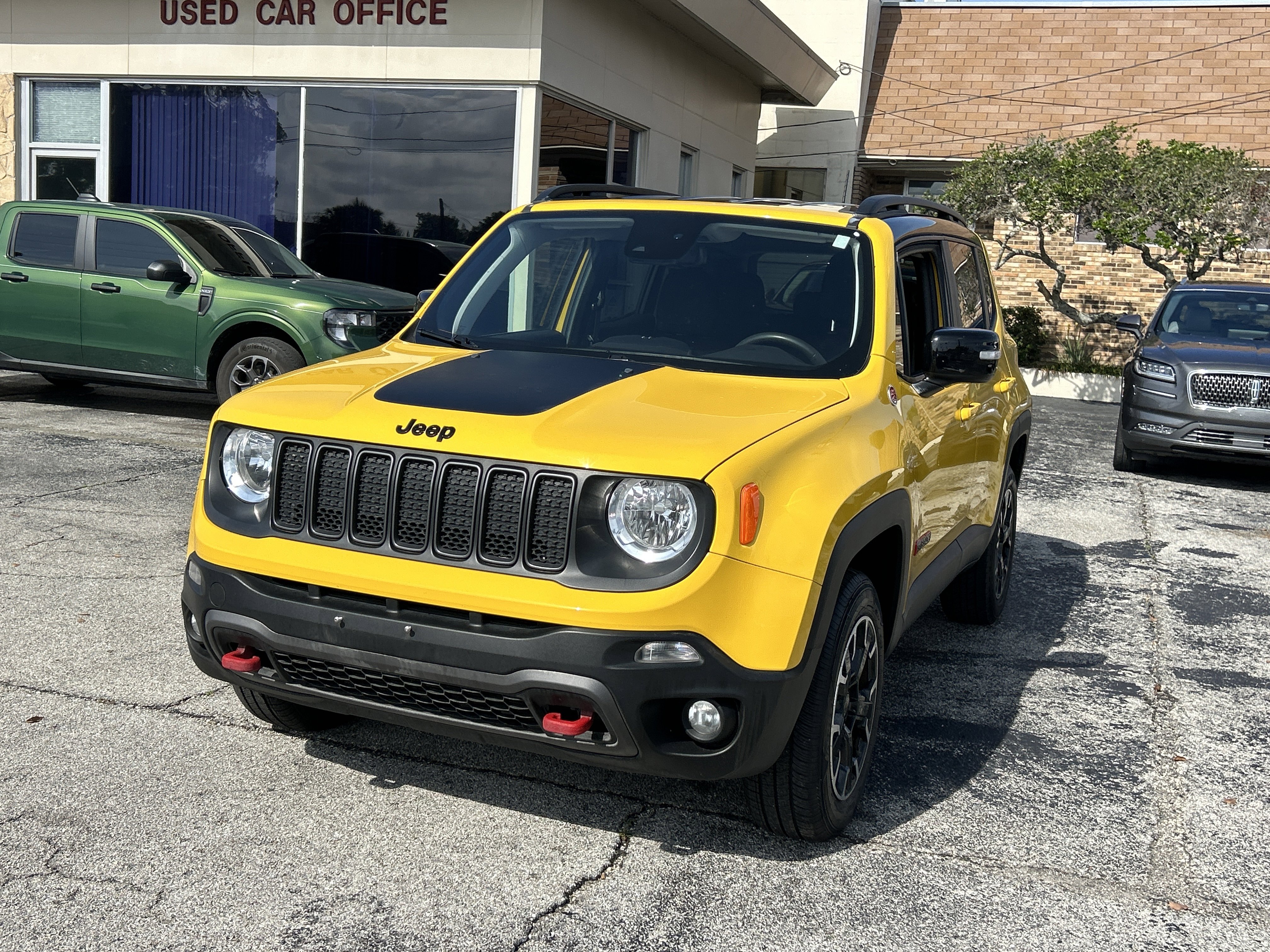 Used 2023 Jeep Renegade Trailhawk AWD/4WD image 7
