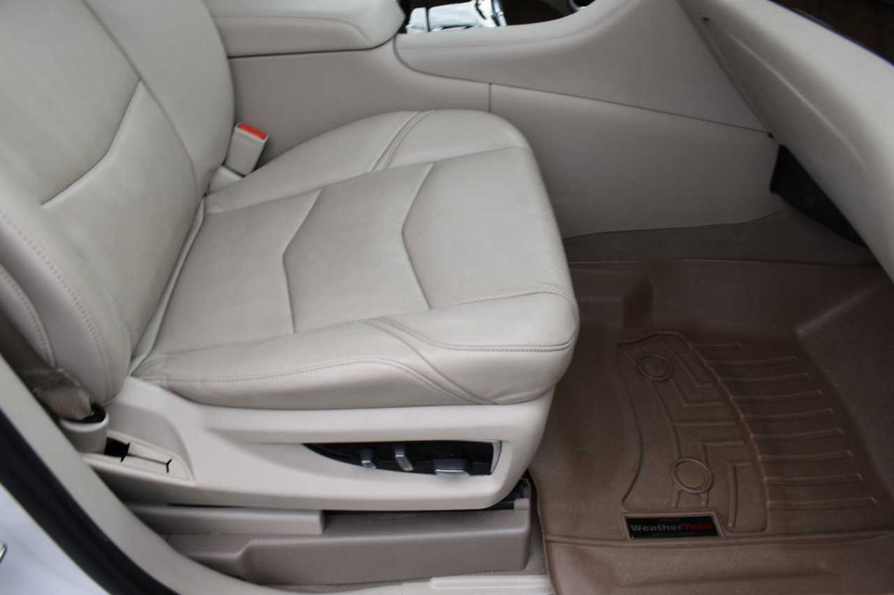 Used 2020 Cadillac Escalade ESV Premium Luxury image 32