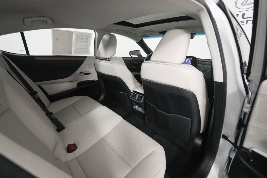 Certified 2025 Lexus ES 350 w/ Premium Package image 18