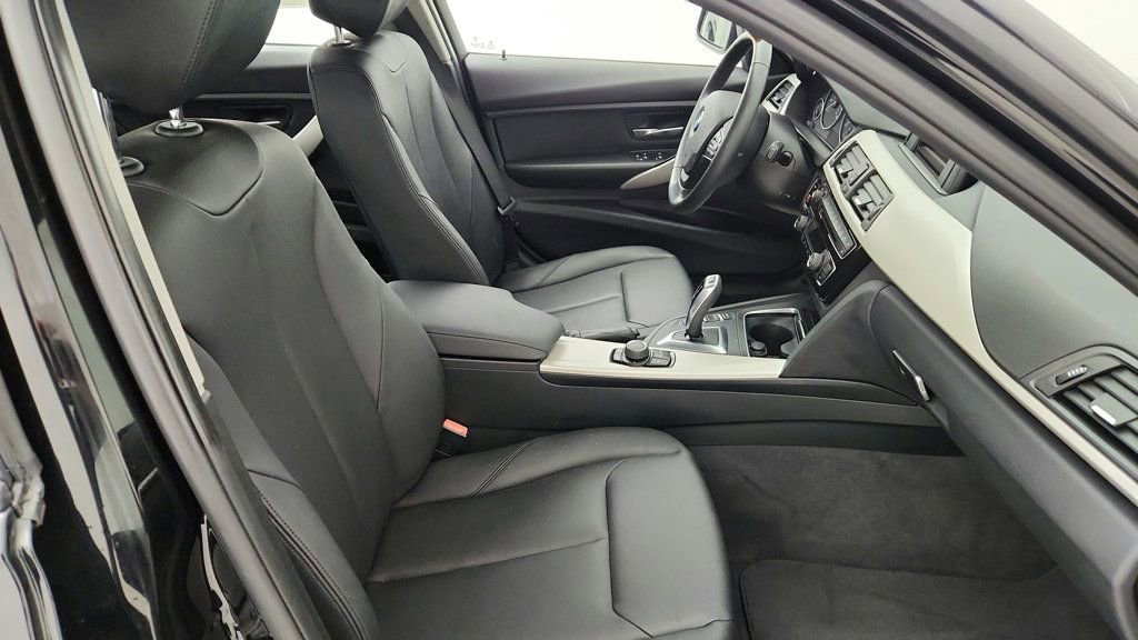 Used 2016 BMW 320i 4dr Sdn 320i with Driving Assi image 24