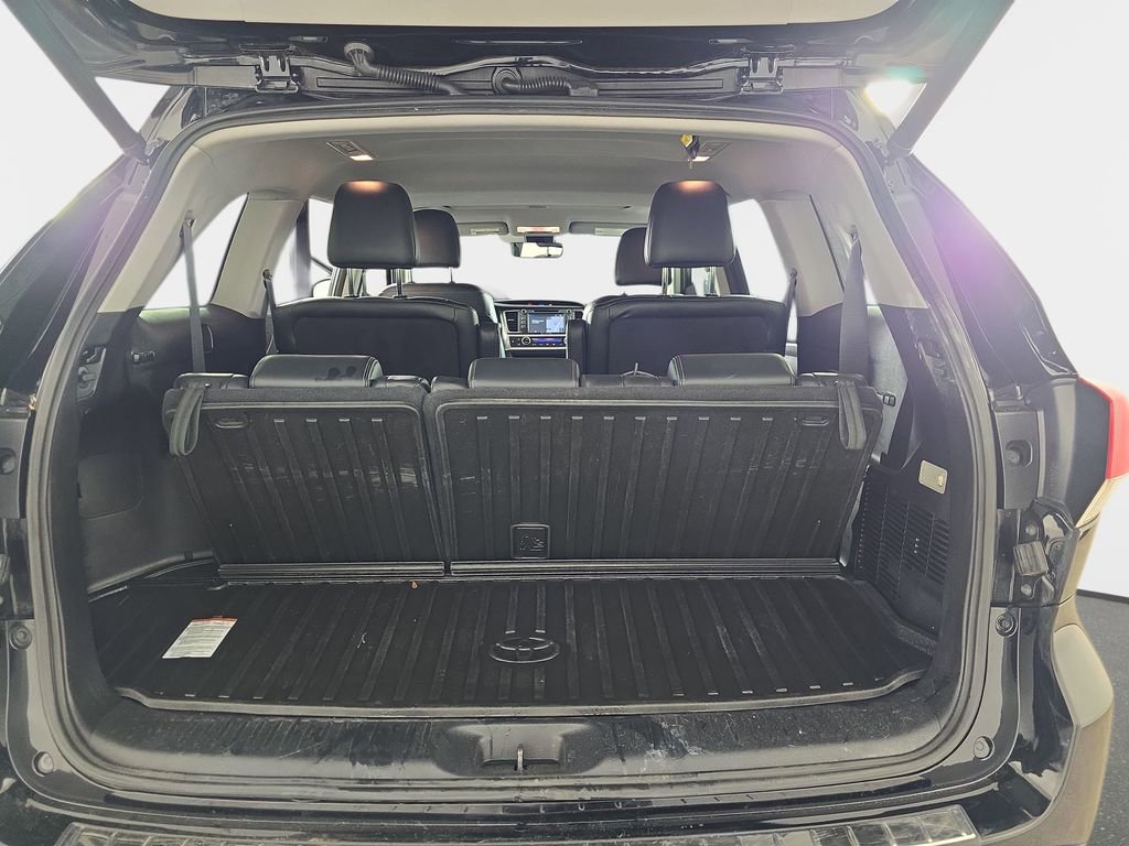 Used 2017 Toyota Highlander SE image 13
