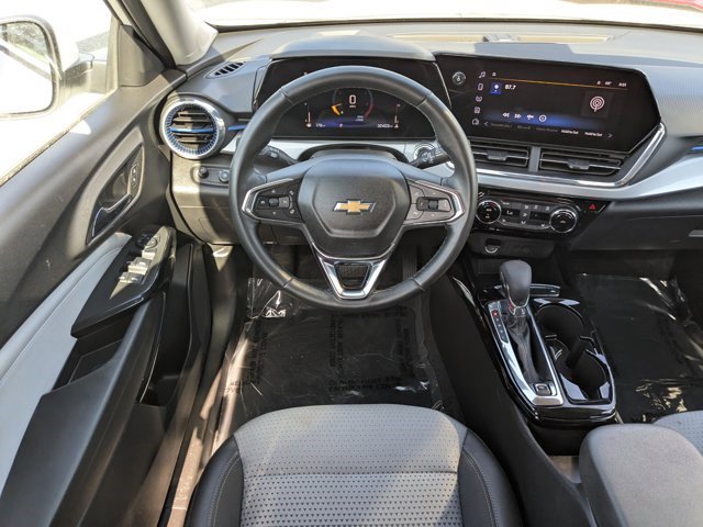 Certified 2025 Chevrolet Trax LT w/ LT Convenience Package FWD image 15