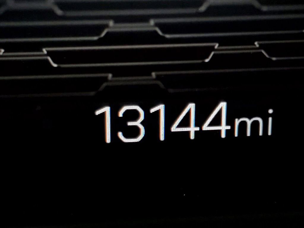 Used 2025 GMC Acadia Elevation image 14