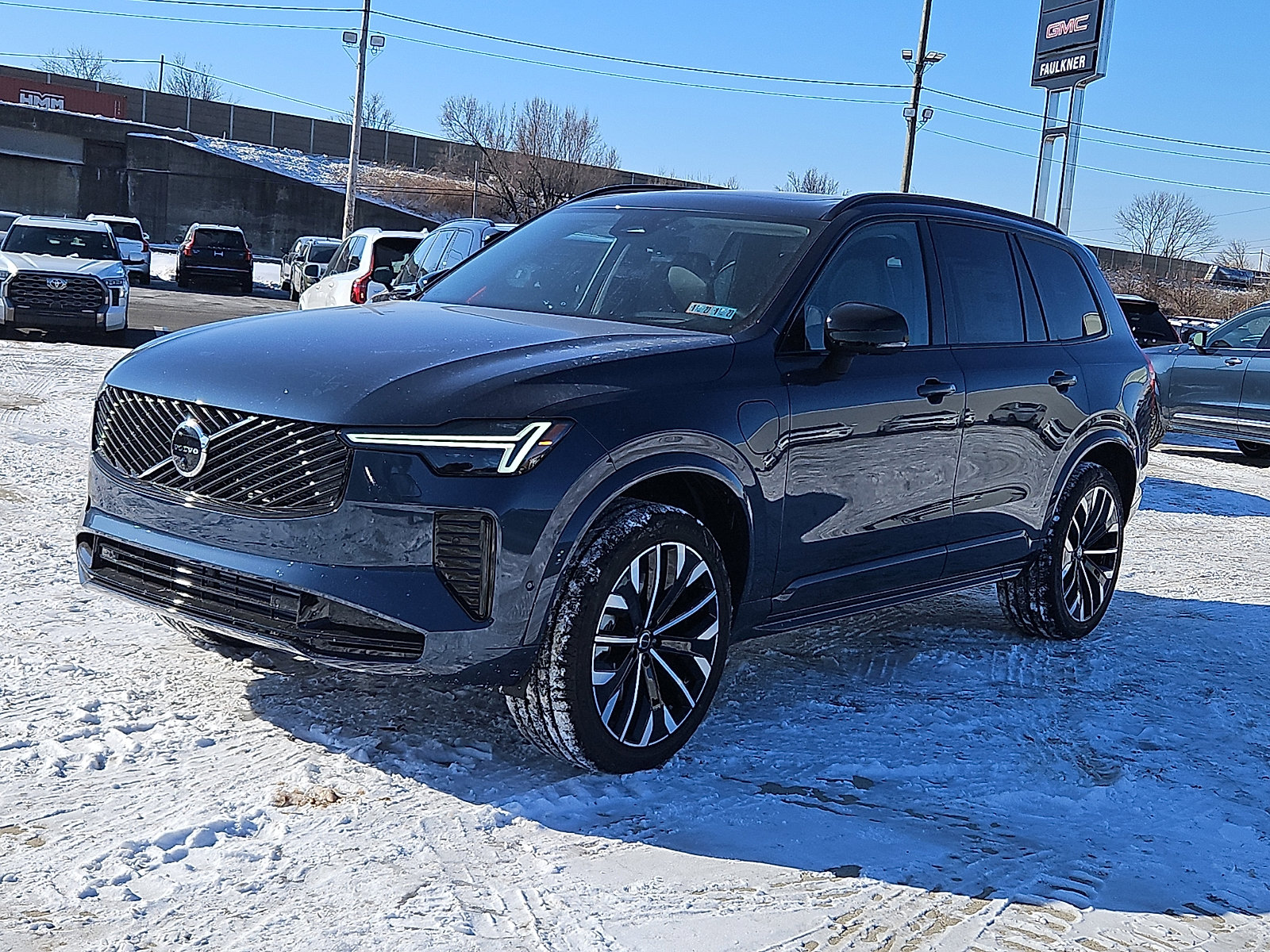 New 2026 Volvo XC90 T8 Ultra w/ Protection Package Premier image 3