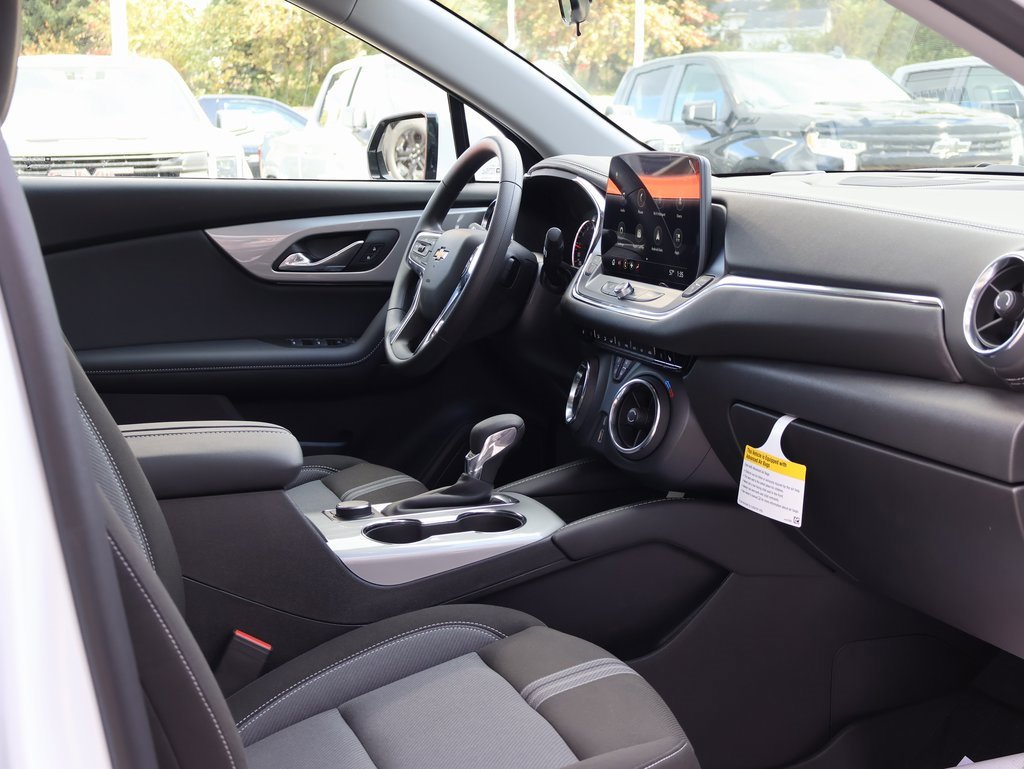 New 2025 Chevrolet Blazer LT w/ LPO, Black Sport Package image 32