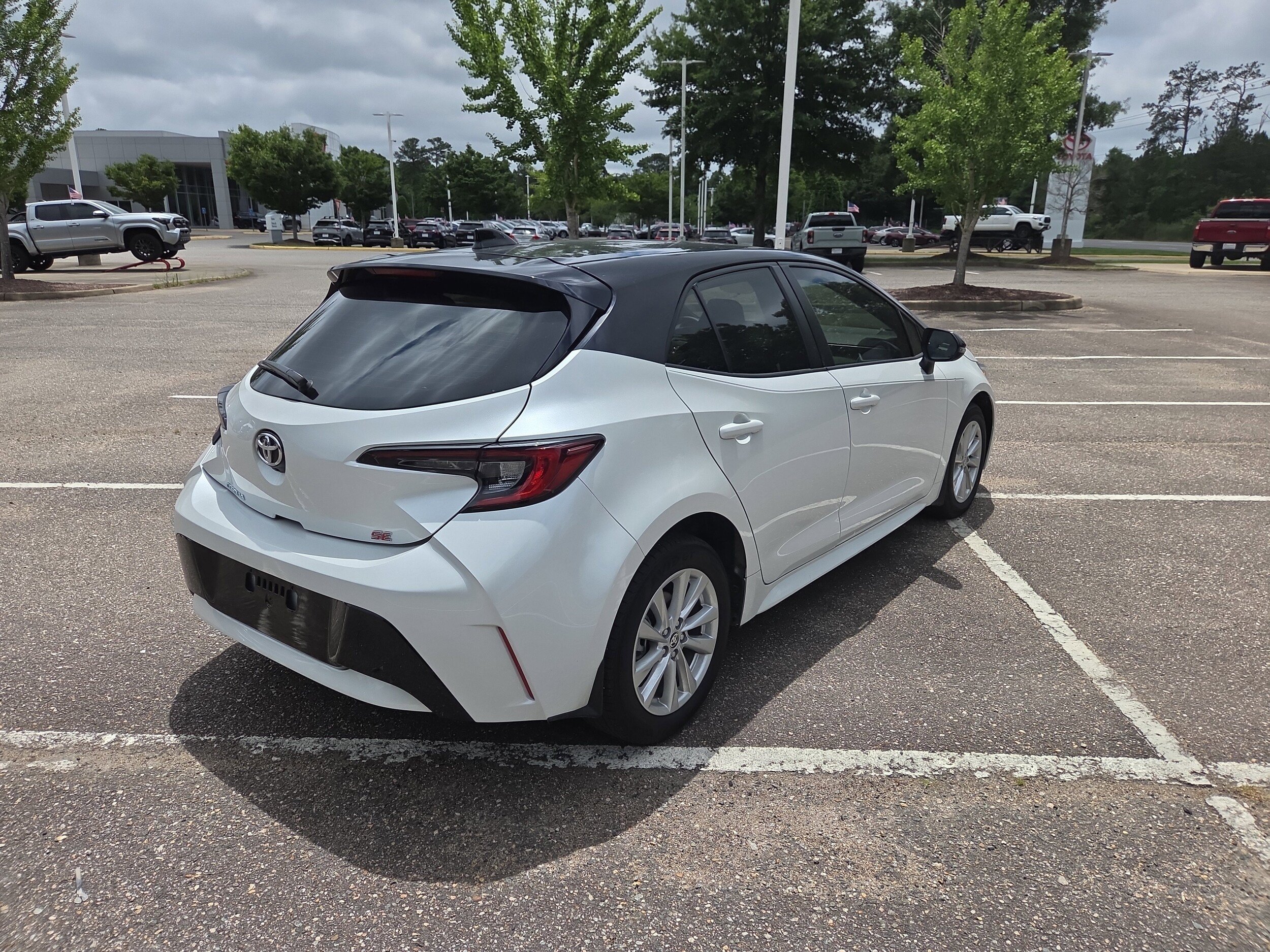 Used 2025 Toyota Corolla SE FWD image 3