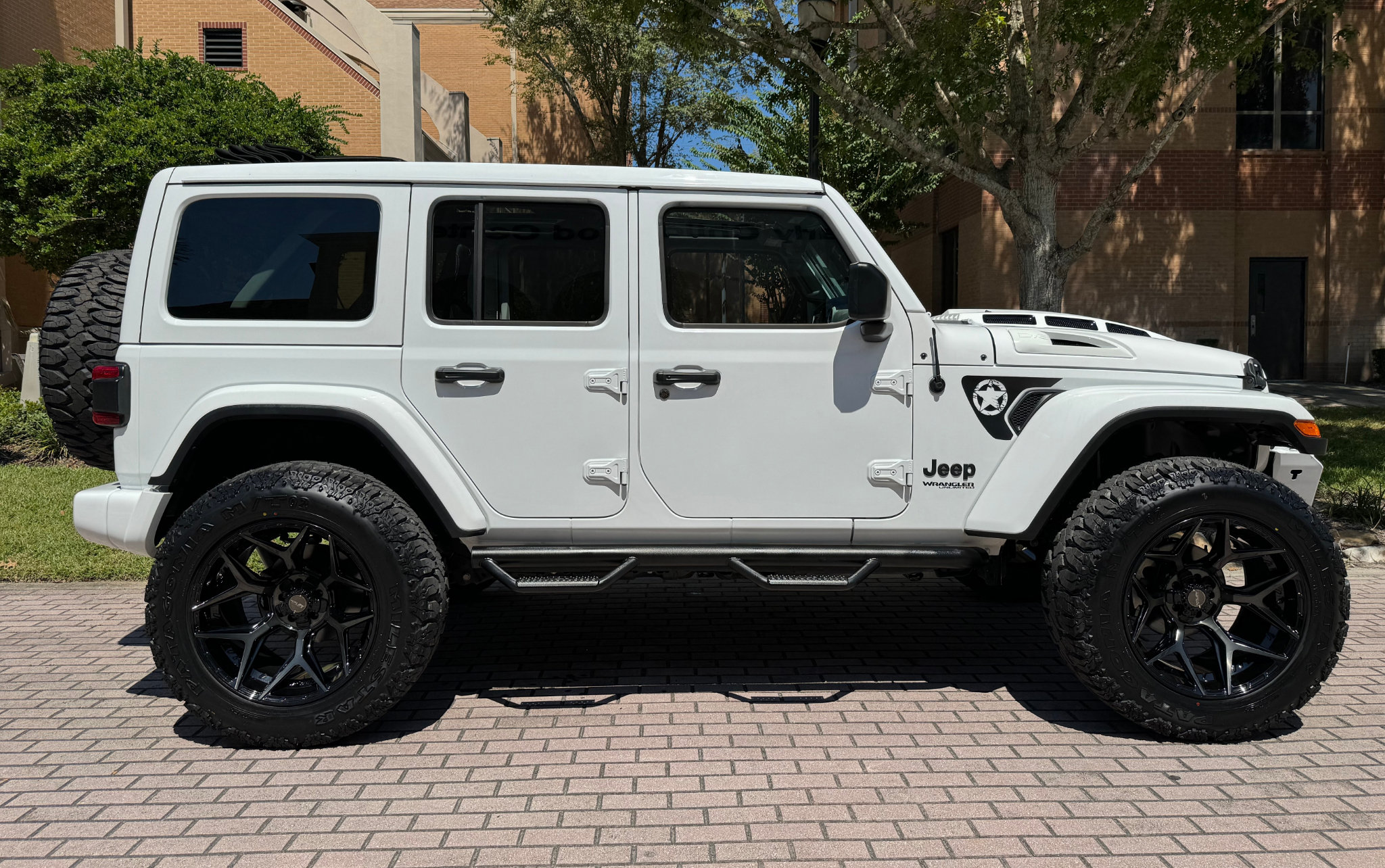 Used 2022 Jeep Wrangler Unlimited Sahara AWD/4WD image 51