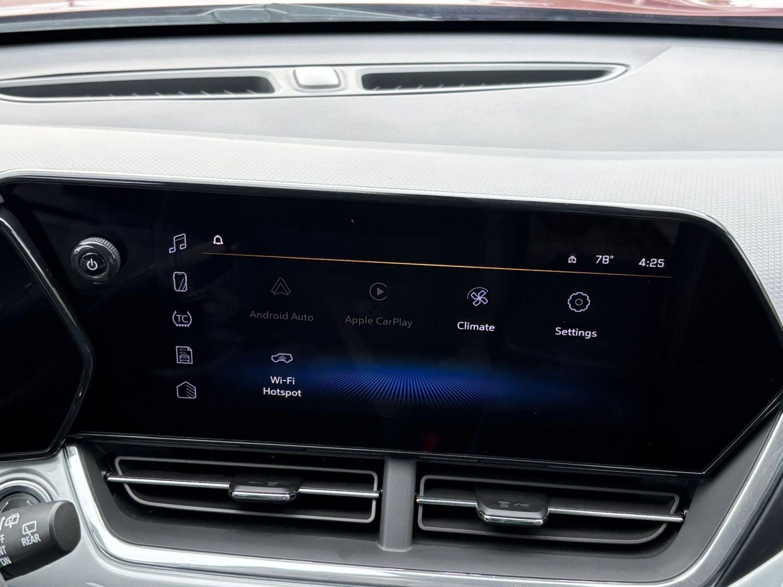 Used 2025 Chevrolet Trax LT image 21