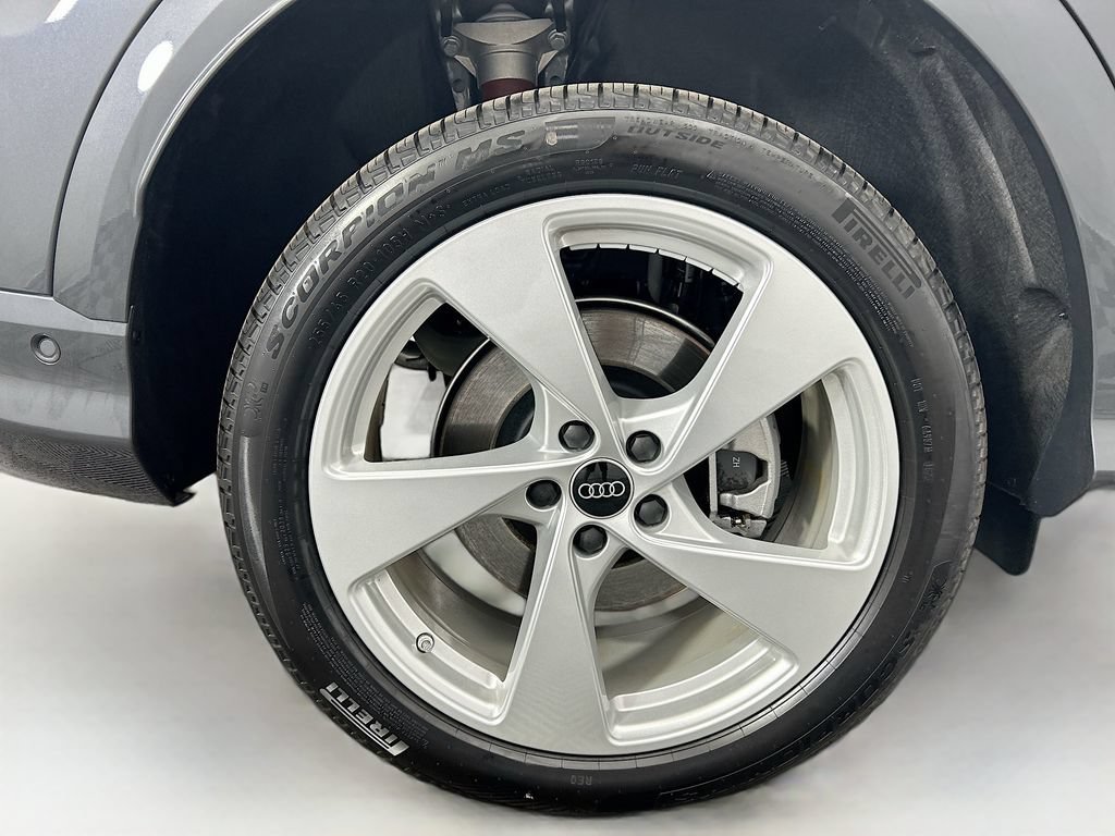 Certified 2025 Audi Q5 Premium AWD/4WD image 32