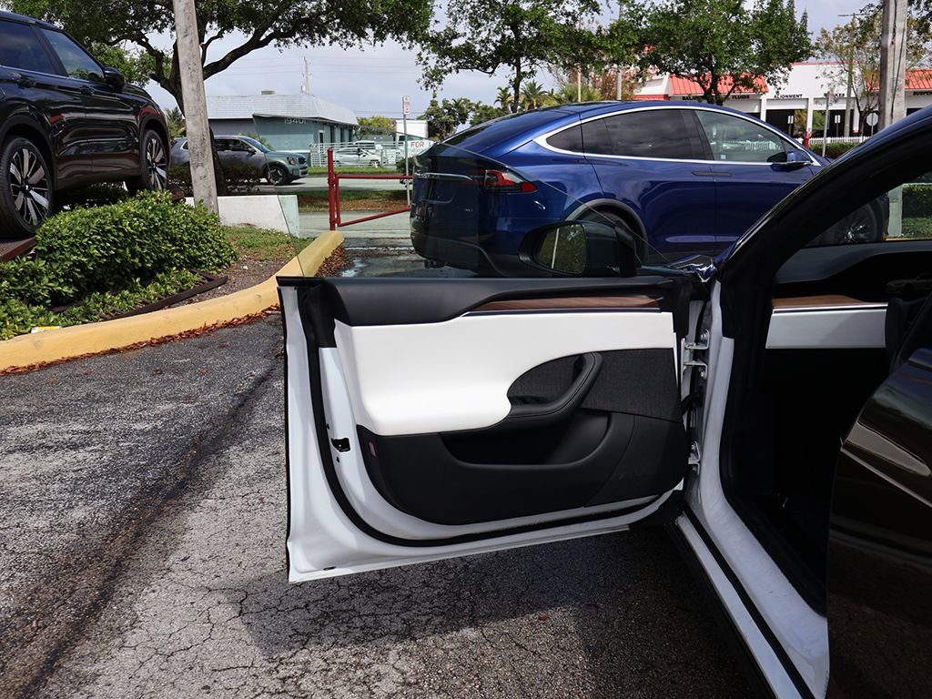 Used 2022 Tesla Model S image 24