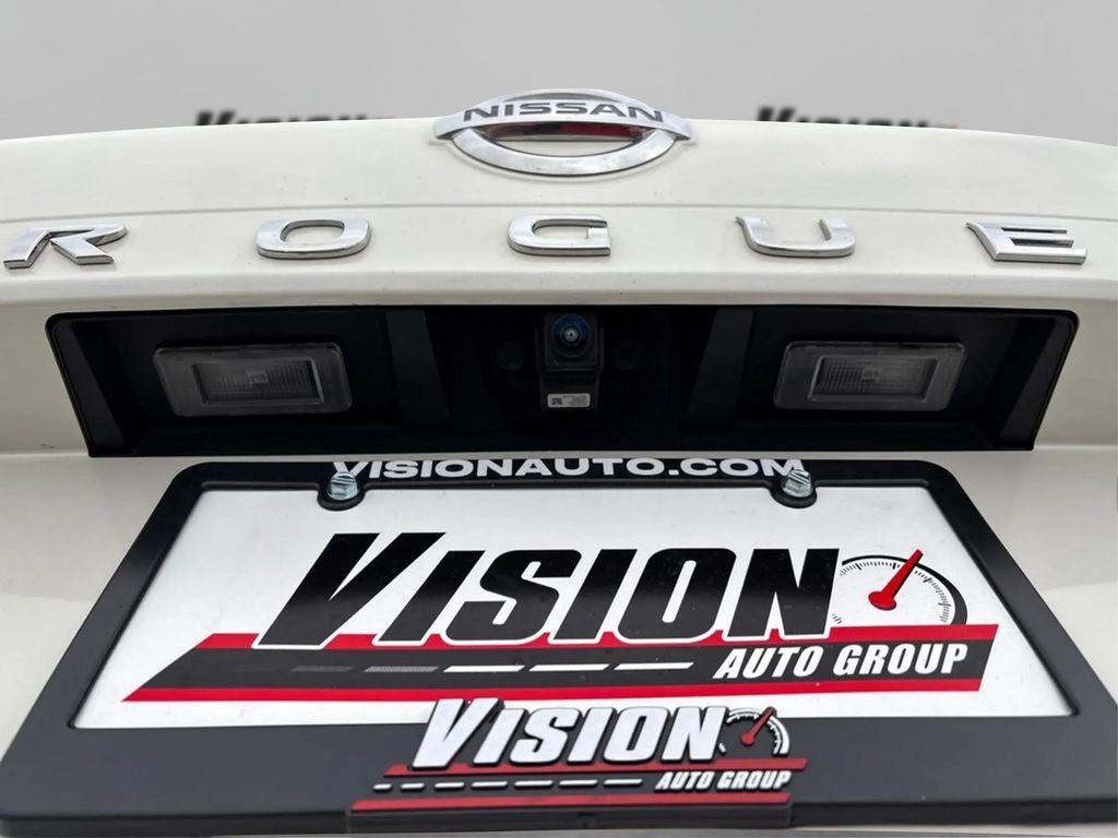 Used 2021 Nissan Rogue Platinum image 16