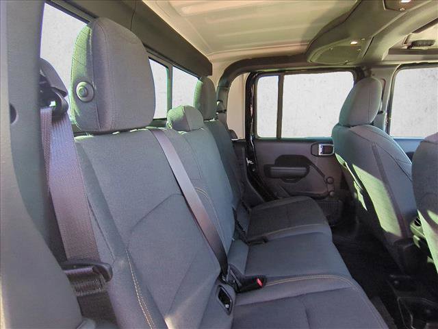 Used 2024 Jeep Gladiator Sport image 18