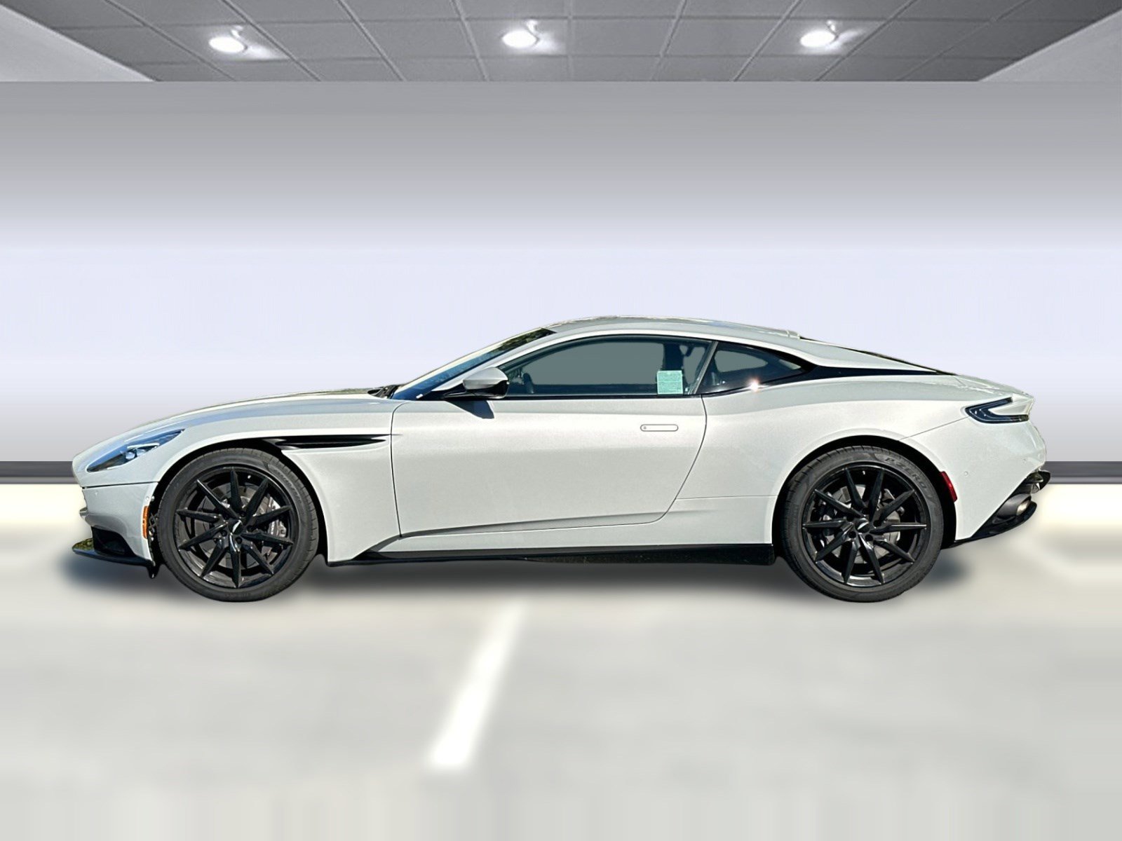 Used 2018 Aston Martin DB11 V12 image 2