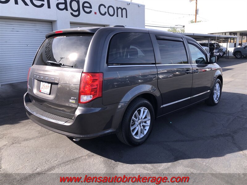 Used 2018 Dodge Grand Caravan SXT FWD image 8