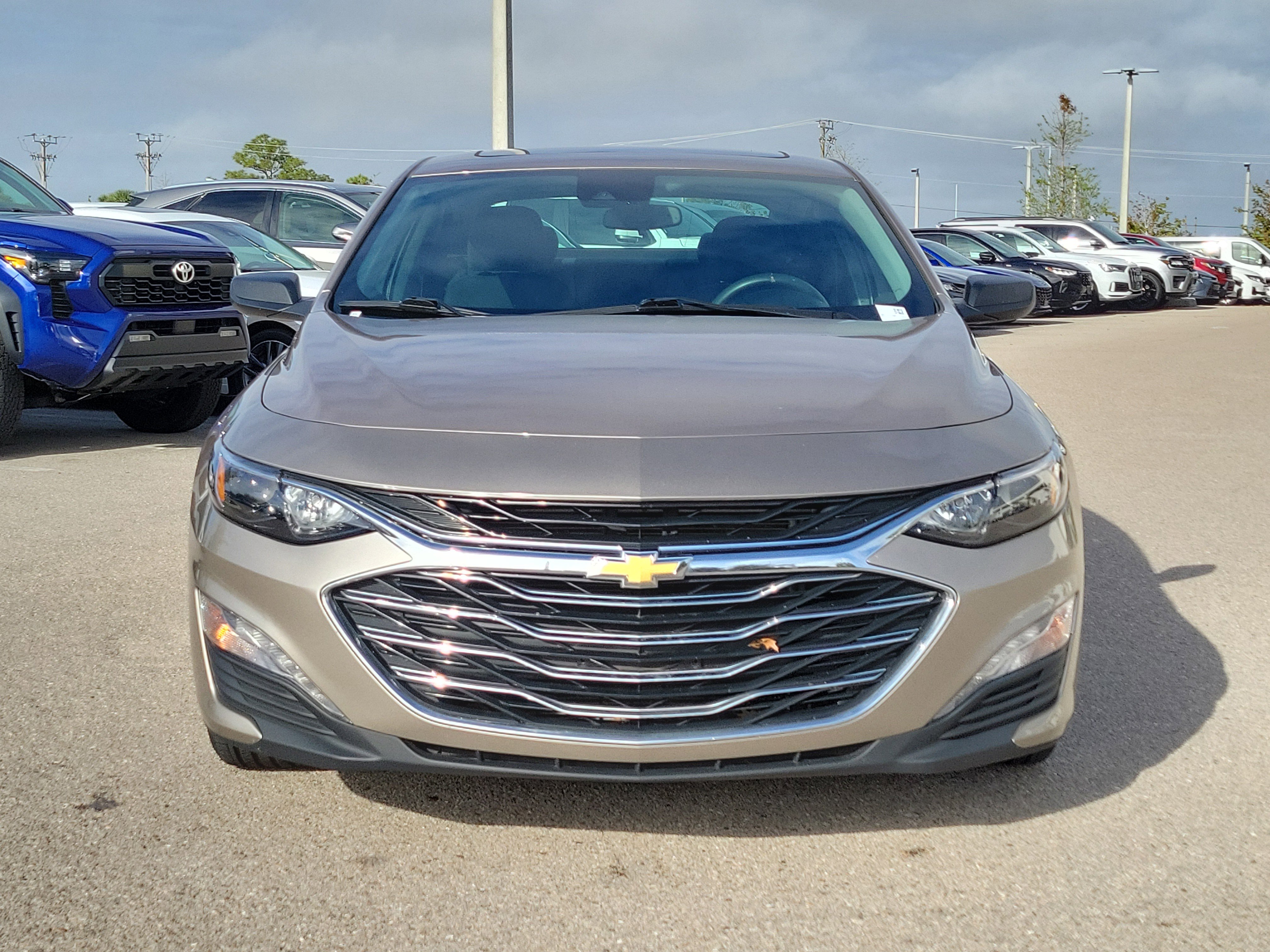 Used 2023 Chevrolet Malibu LT FWD image 2