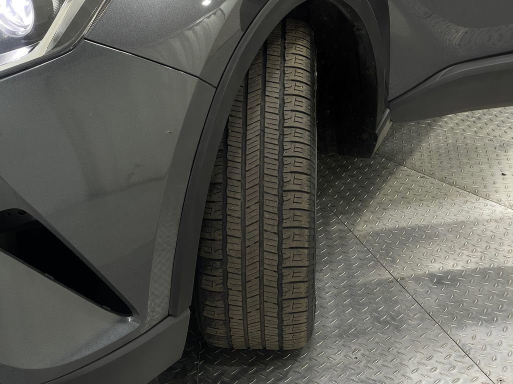 Used 2018 Toyota C-HR XLE image 34