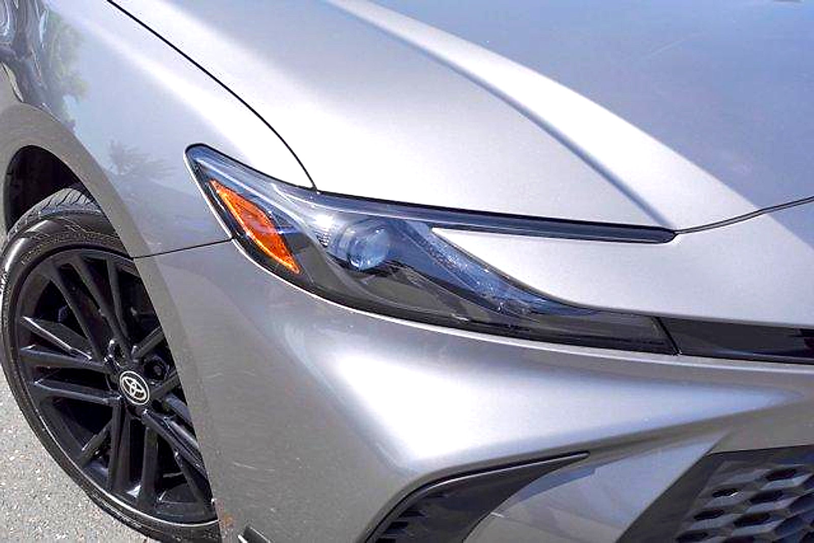 Used 2025 Toyota Camry SE w/ Multimedia Upgrade Package FWD image 2