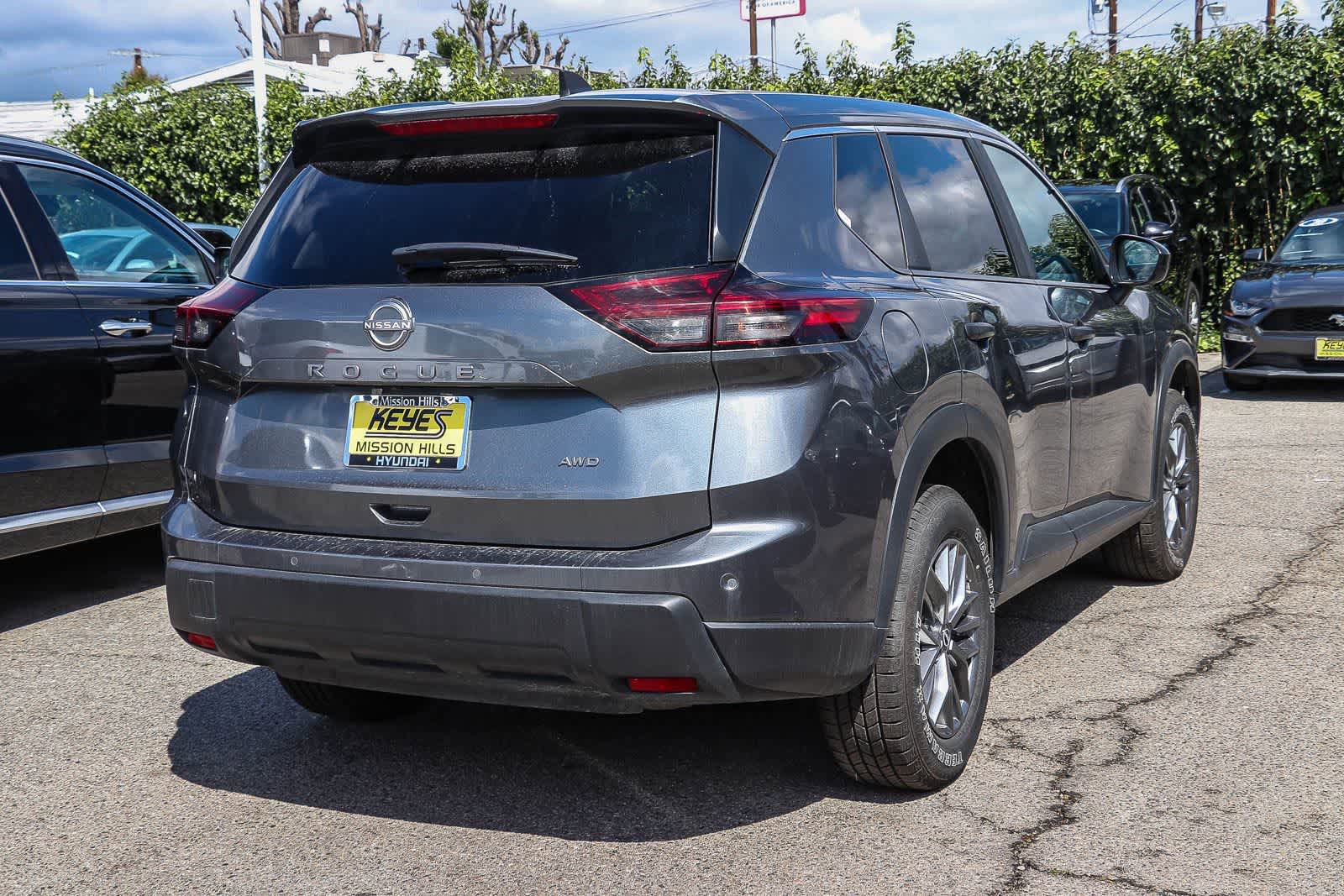 Used 2024 Nissan Rogue S image 4