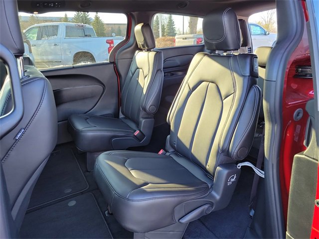 New 2026 Chrysler Pacifica Select image 20