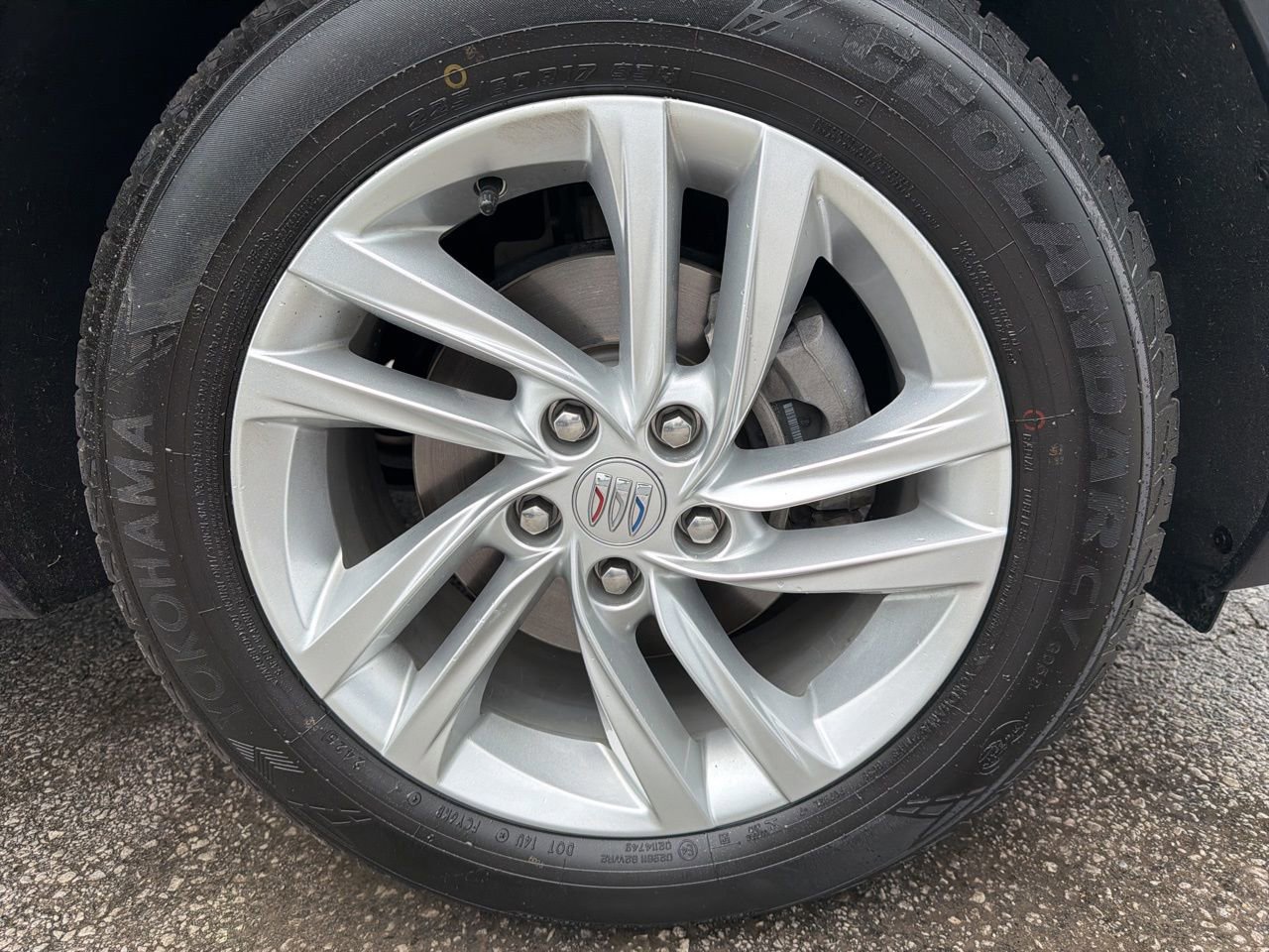 Used 2024 Buick Envista Preferred image 11