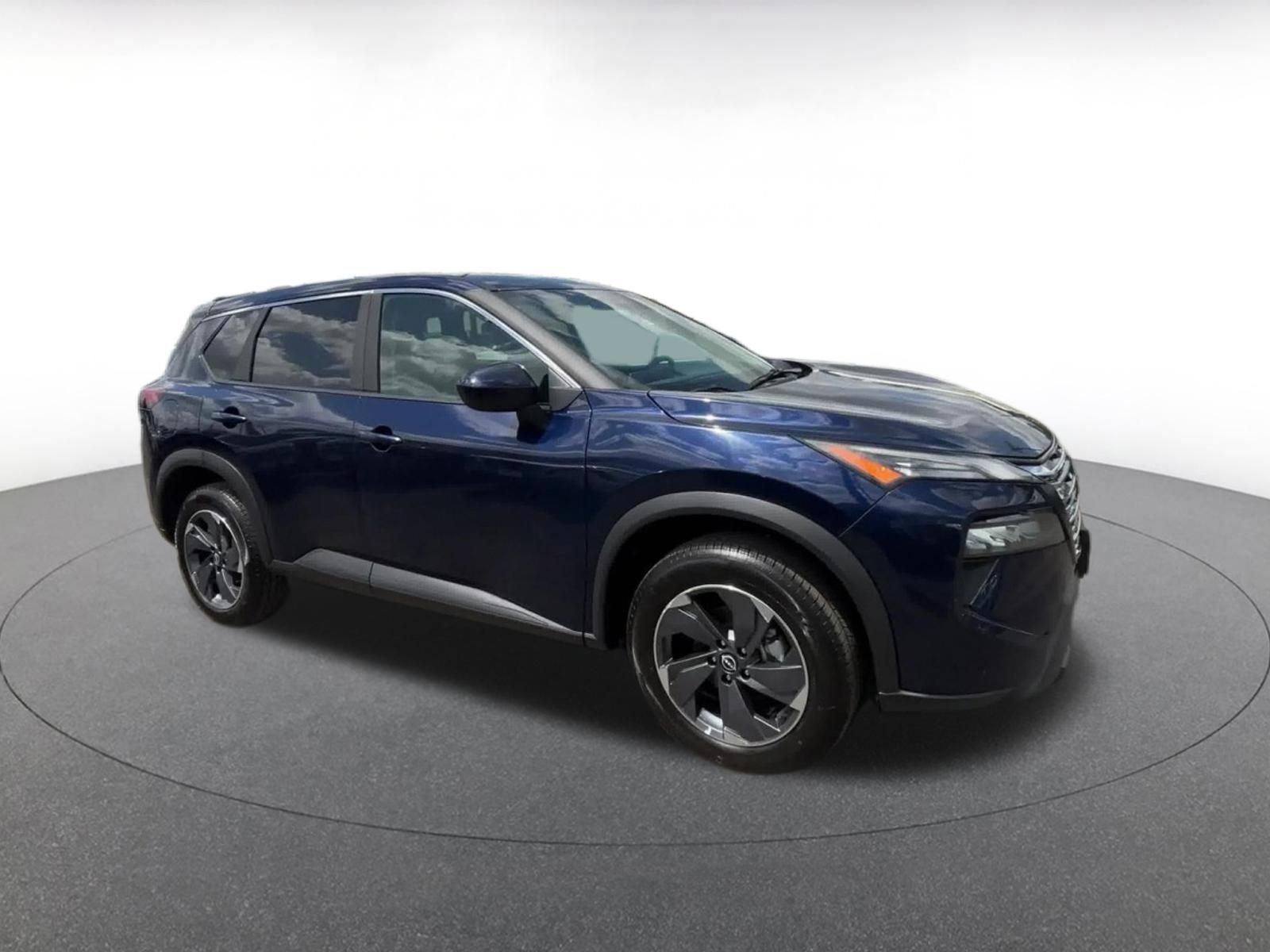 Used 2025 Nissan Rogue SV FWD image 2