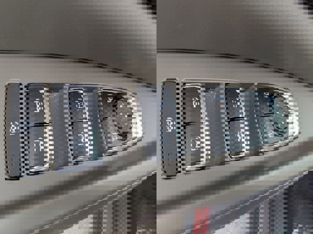 Certified 2025 Kia Carnival image 16