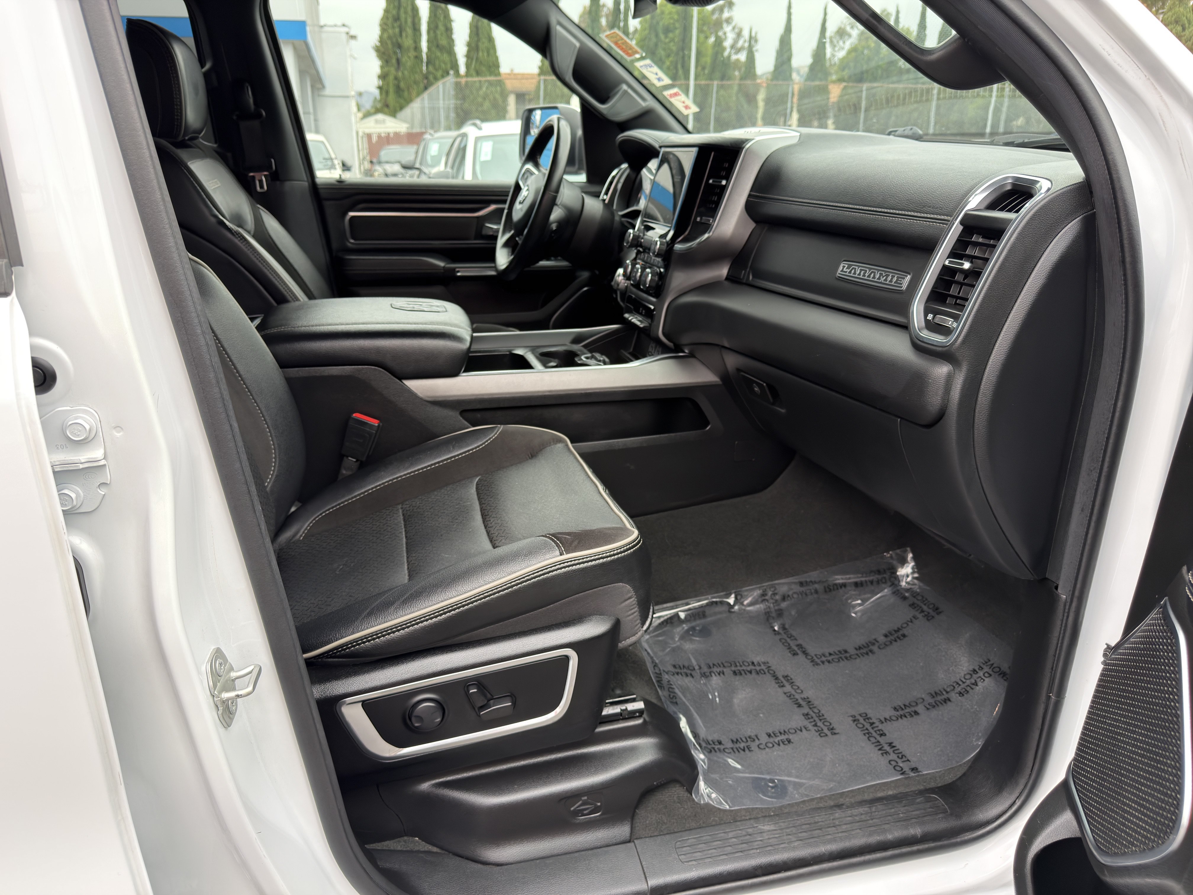 Used 2024 RAM 1500 Laramie AWD/4WD image 10