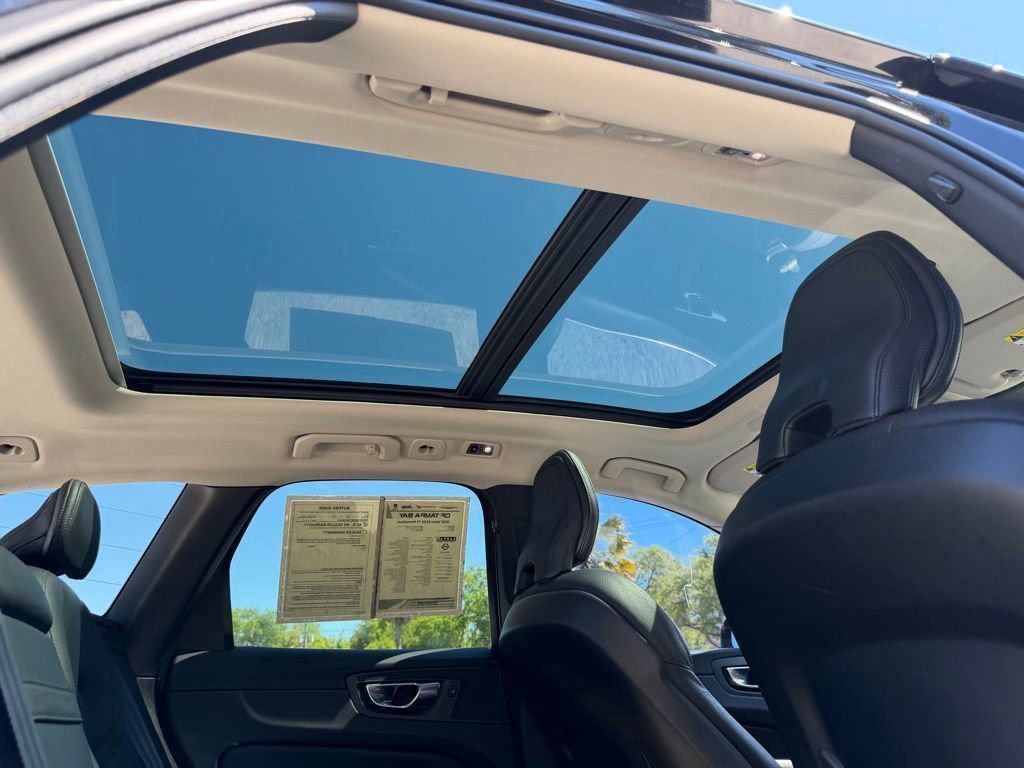 Used 2020 Volvo XC60 T5 Momentum image 32