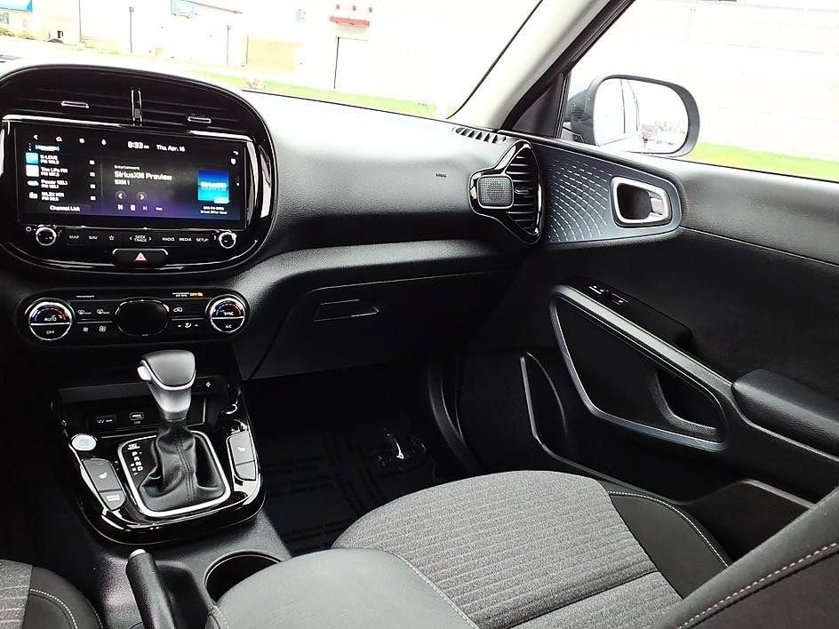 Used 2023 Kia Soul EX image 21