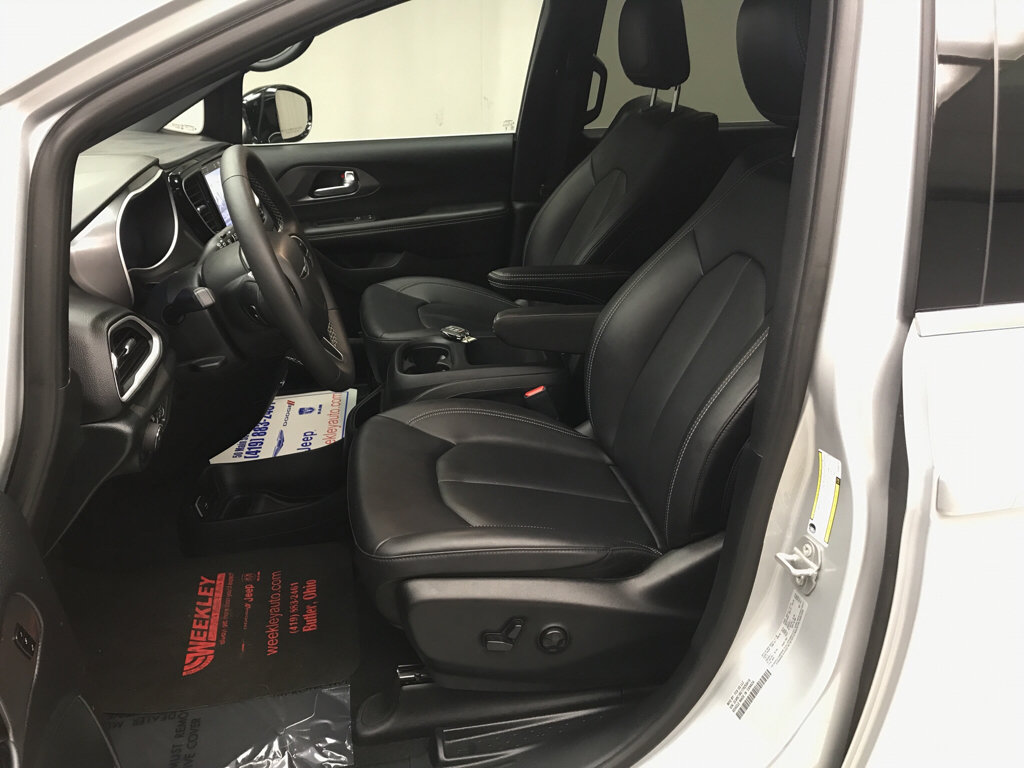 Used 2026 Chrysler Pacifica Select FWD image 8