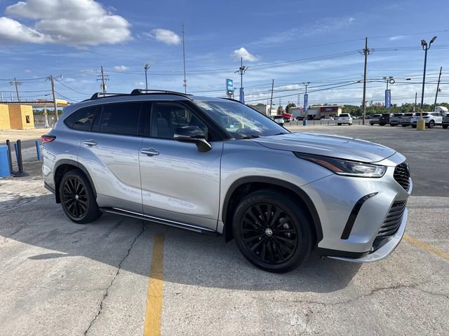 Used 2023 Toyota Highlander XSE FWD image 6