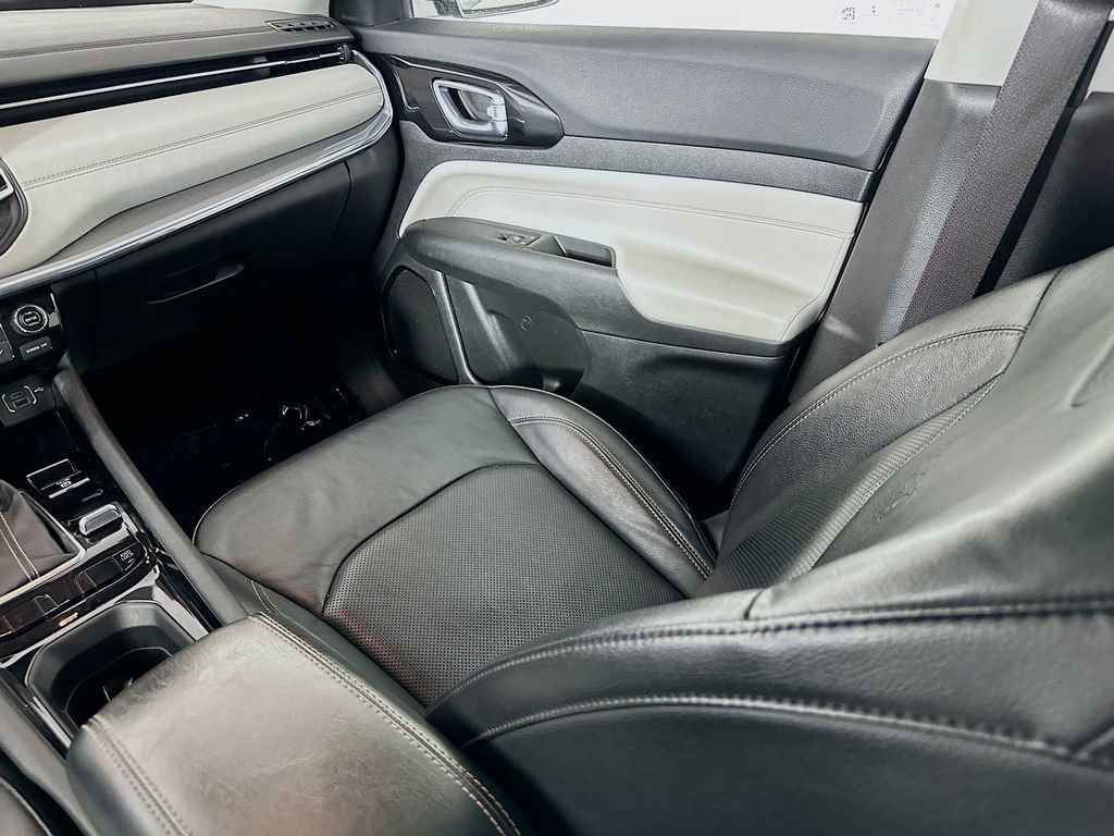 Used 2022 Jeep Compass Limited image 31