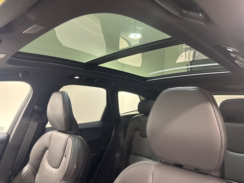 New 2026 Volvo XC60 T8 Ultra w/ Climate Package AWD/4WD image 16