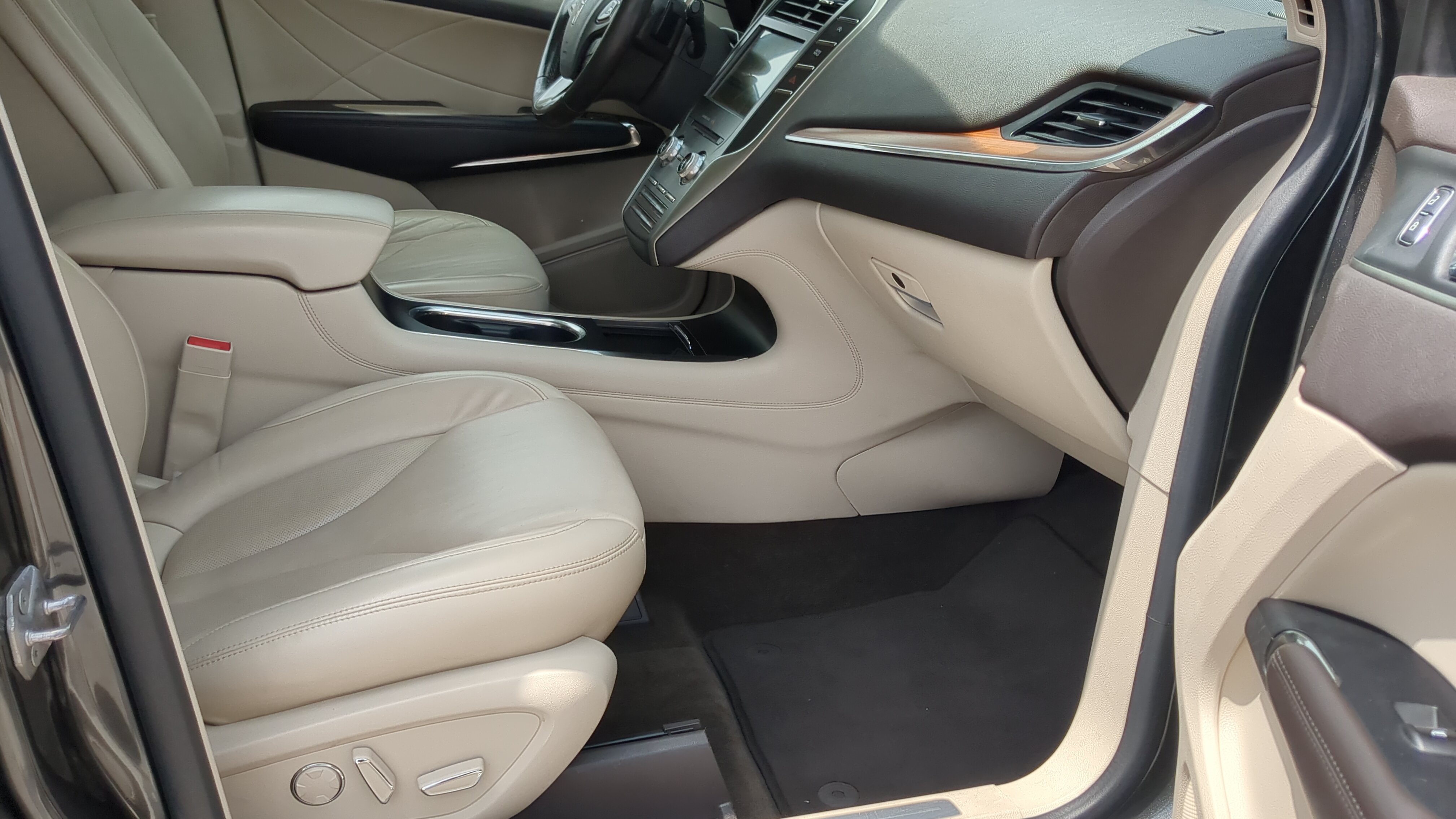 Used 2019 Lincoln MKC Select w/ MKC Climate Package FWD image 19