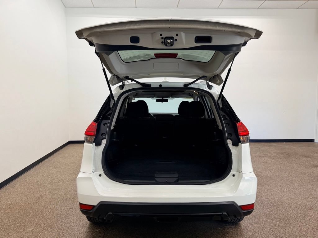 Used 2017 Nissan Rogue SV AWD/4WD image 5