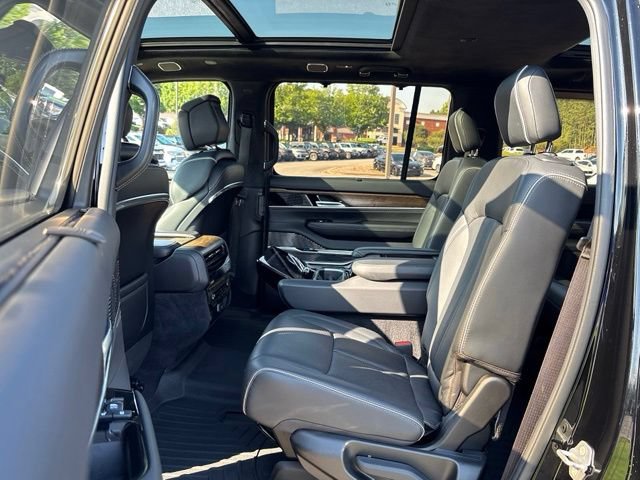 Used 2022 Jeep Grand Wagoneer Series II w/ Premium Group II AWD/4WD image 25