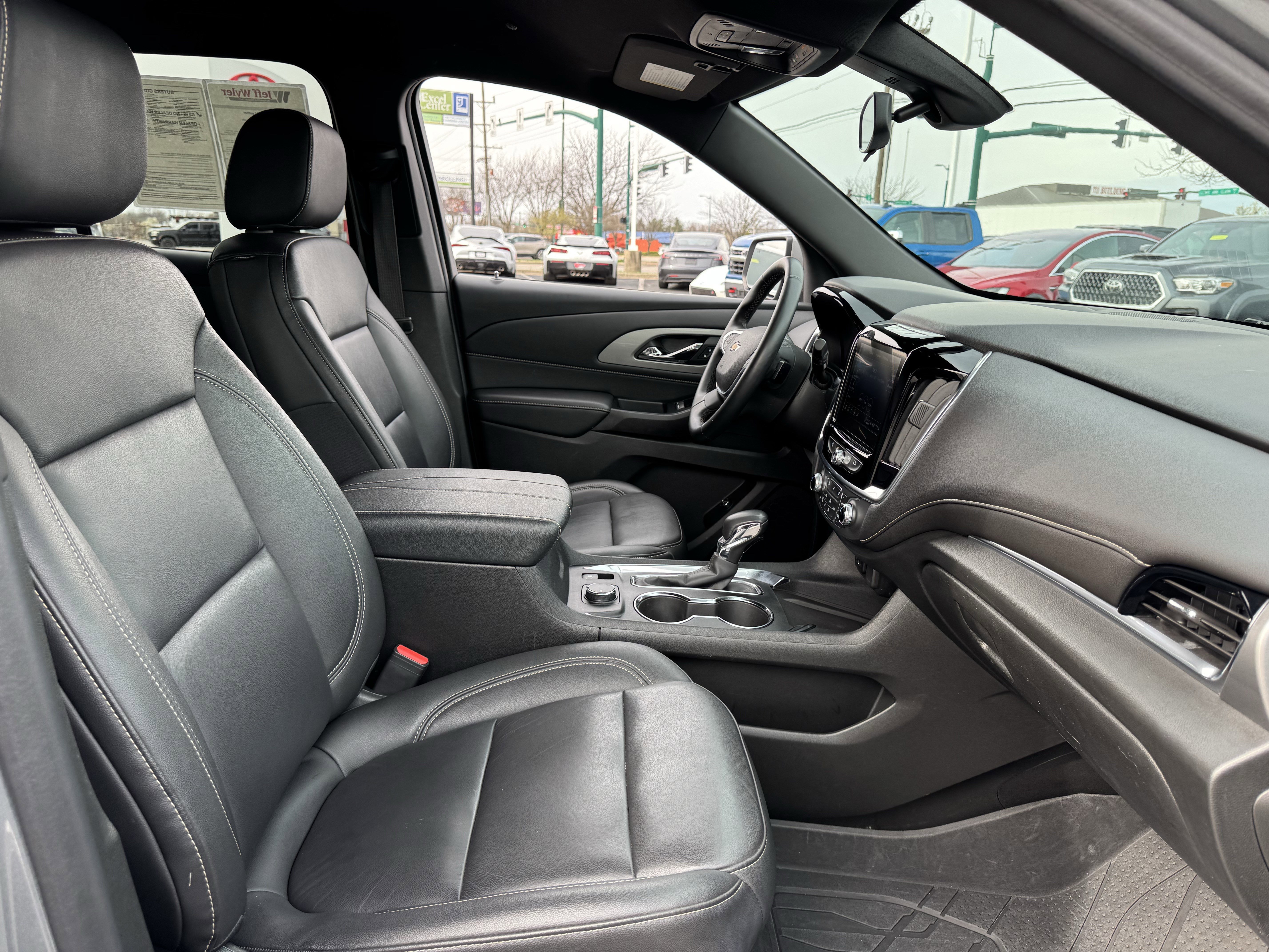Used 2023 Chevrolet Traverse LT FWD image 37