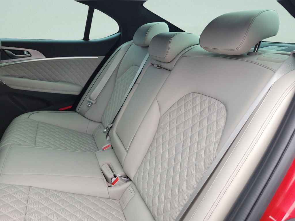 Used 2022 Genesis G70 3.3T RWD image 8