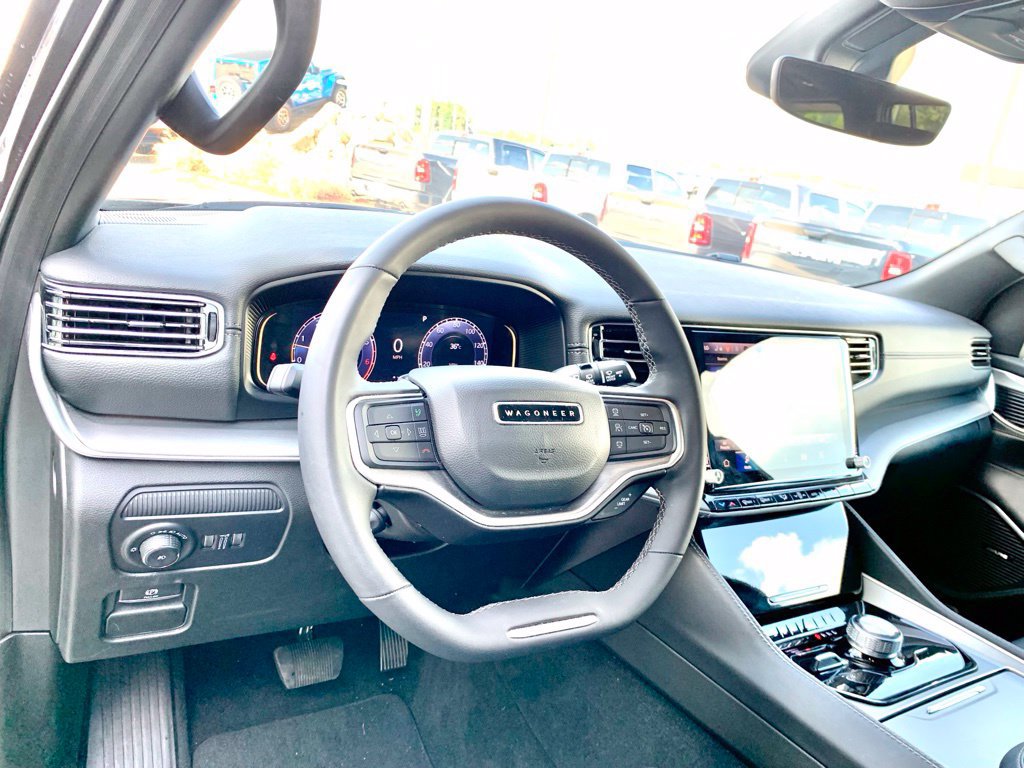 Used 2025 Jeep Wagoneer Series II AWD/4WD image 12