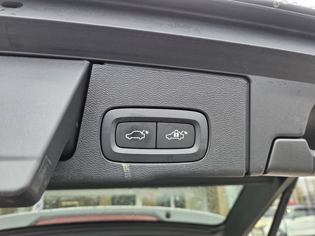 Certified 2023 Volvo XC60 B5 Ultimate w/ Protection Package Premier AWD/4WD image 12