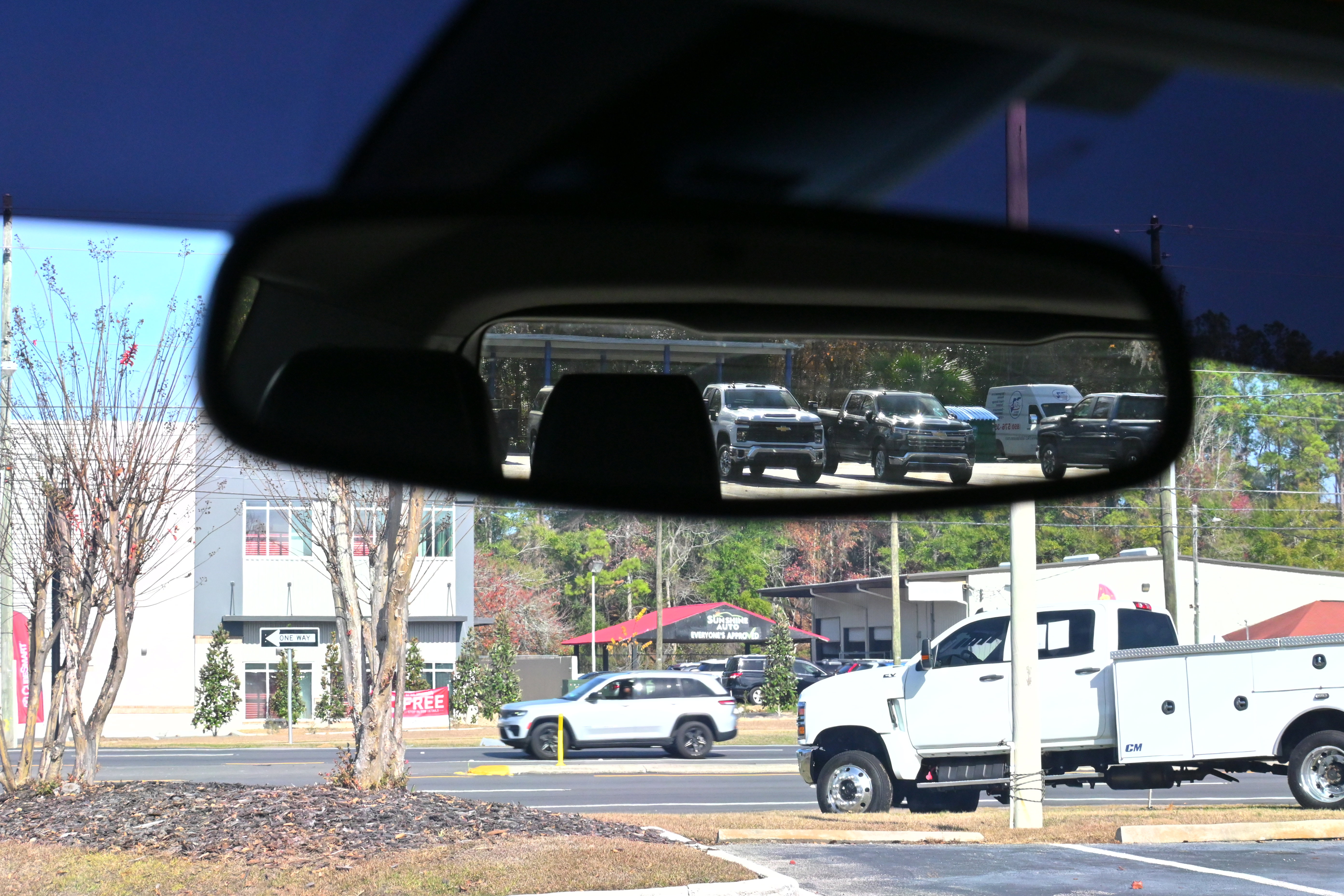 Used 2022 GMC Acadia SLT w/ Technology Package image 28