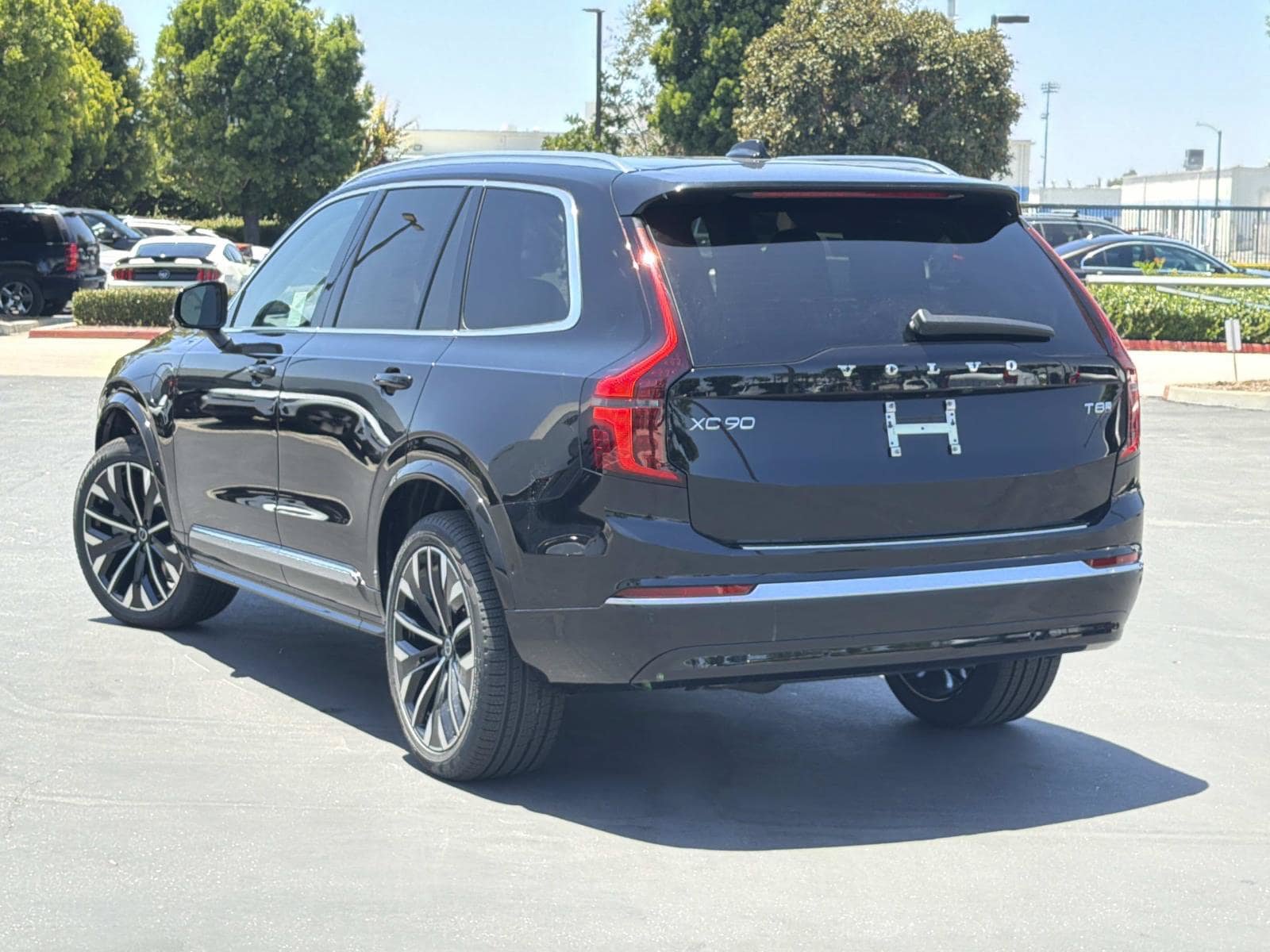 New 2026 Volvo XC90 T8 Plus w/ Protection Package AWD/4WD image 5