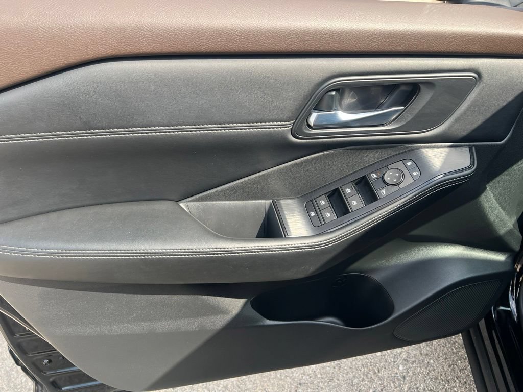 Certified 2023 Nissan Rogue SV w/ SV Premium B Package AWD/4WD image 7