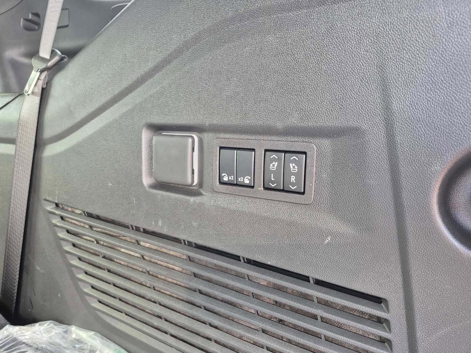 Used 2025 Chevrolet Tahoe Z71 w/ Z71 Off-Road Package image 7